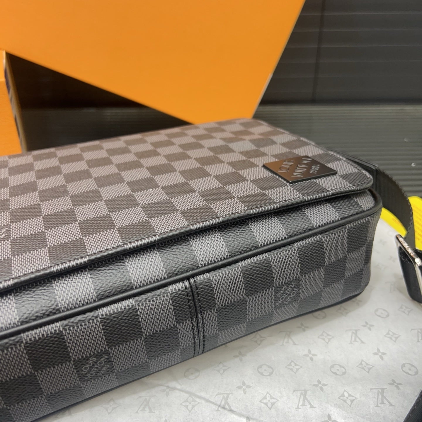 LV Checker blk bag | Unisex