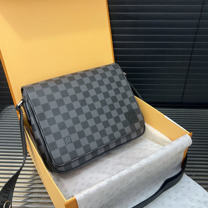 LV Checker blk bag | Unisex