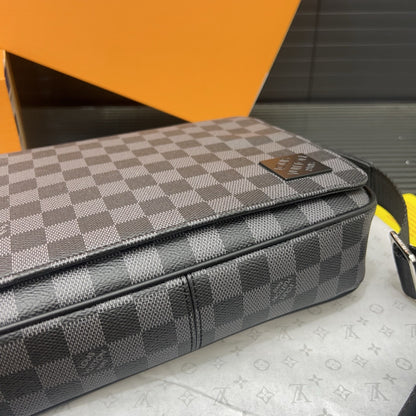 LV Checker blk bag | Unisex