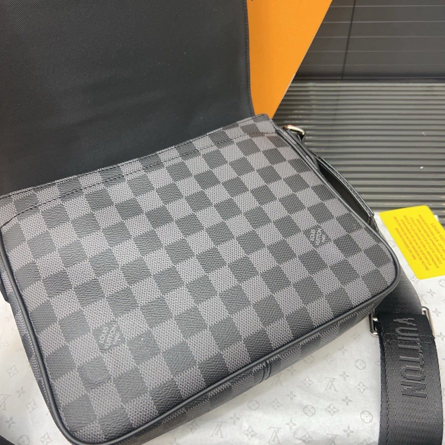 LV Checker blk bag | Unisex