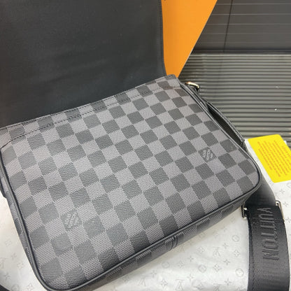 LV Checker blk bag | Unisex