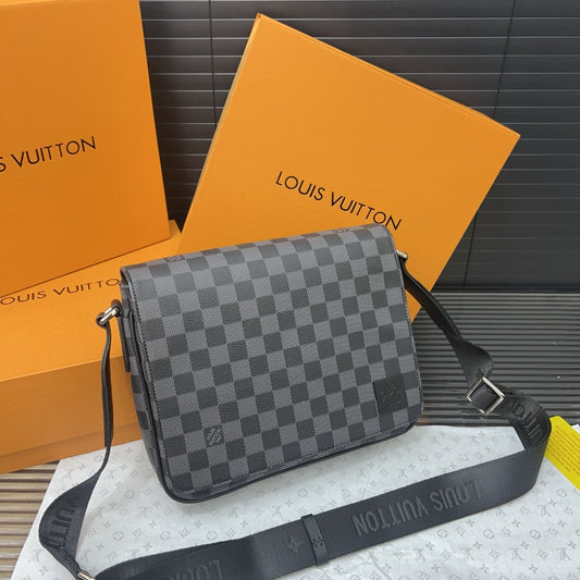 LV Checker blk bag | Unisex