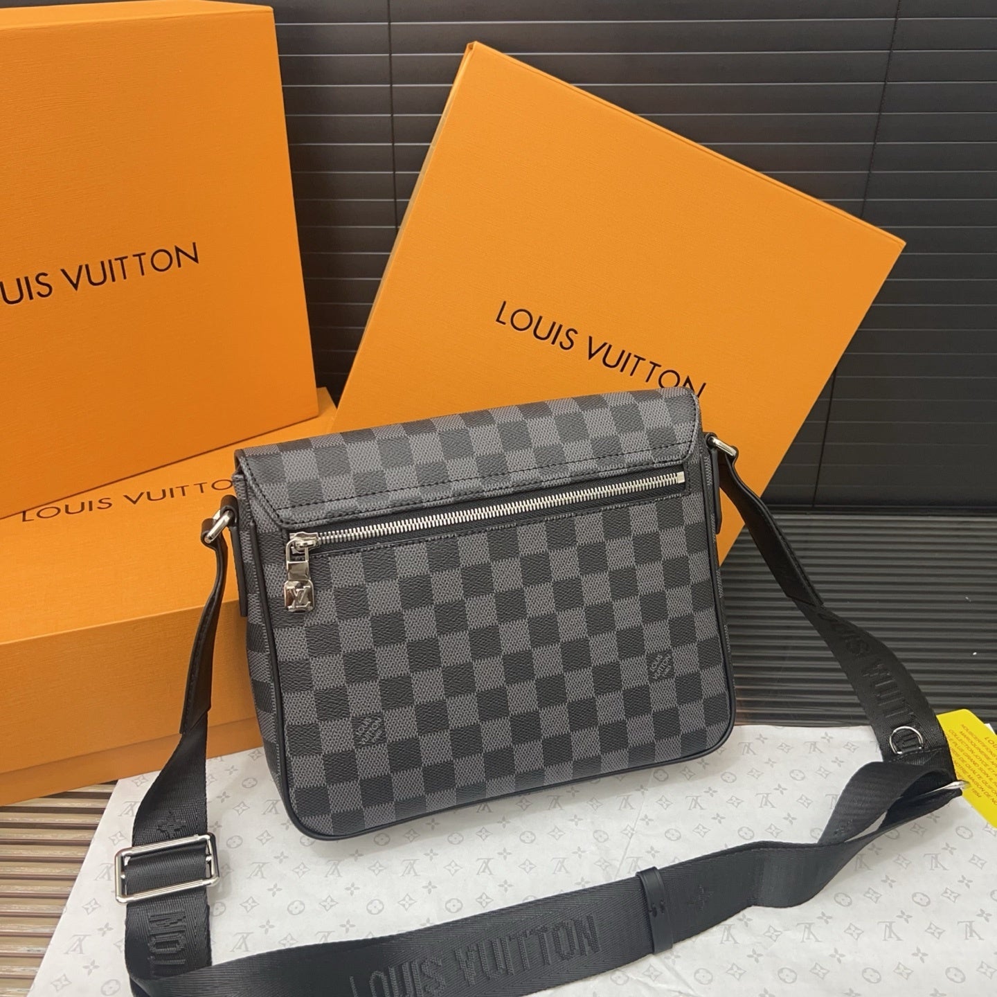 LV Checker blk bag | Unisex
